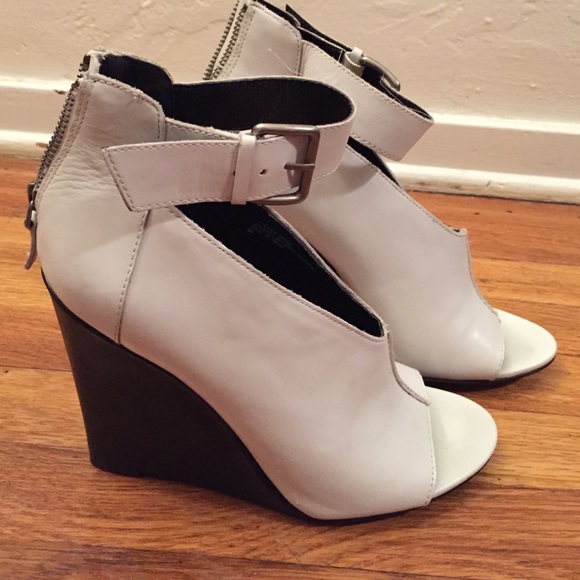 Trouvé Shoes - Picture 2 of 2